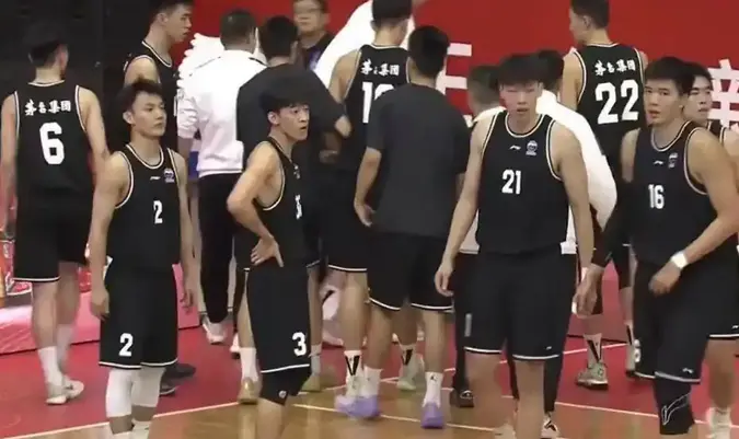 万盈配资 再砍22分！广东2米05争议锋线成功升级，新赛季或成杜锋麾下奇兵